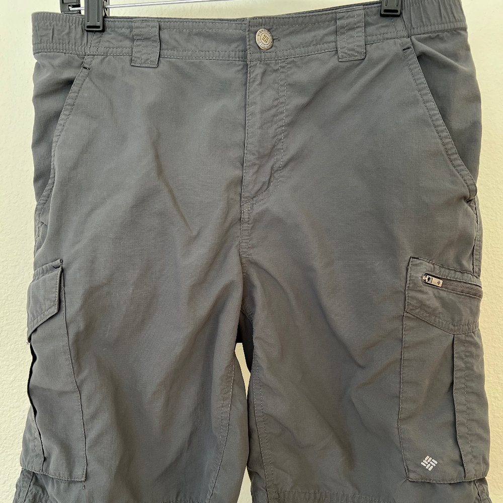 Men's Columbia Omnishade Grey Synthetic Shorts (32" waist, 10" inseam).